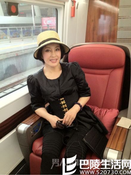 刘晓庆的宫廷萝莉装