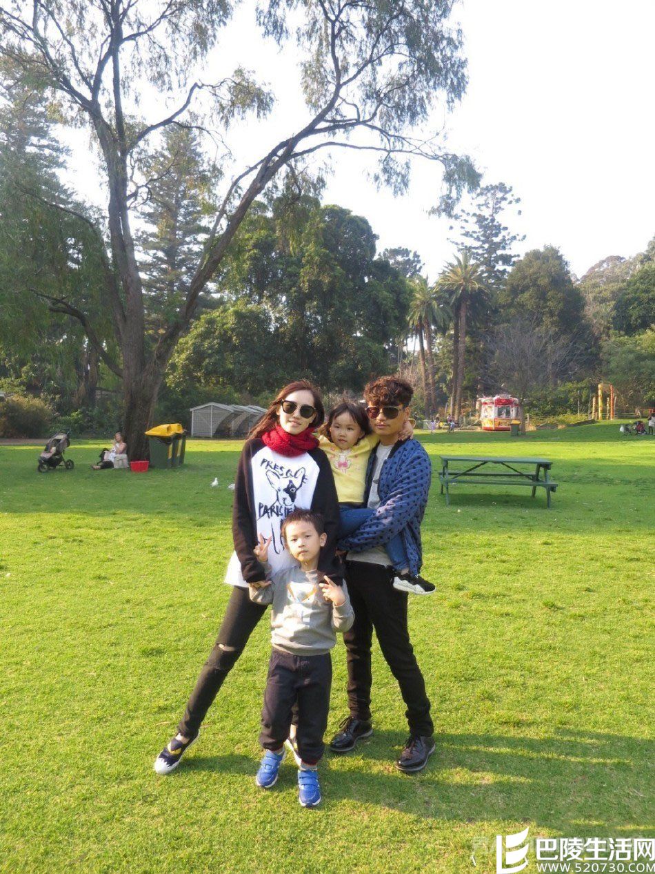 王宝强一家四口