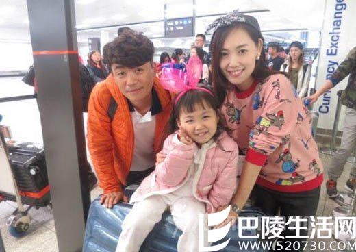 王宝强一家三口