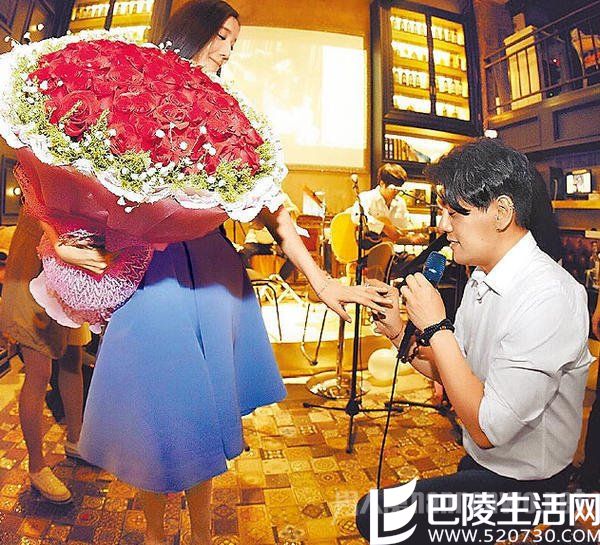 朱孝天跪地求婚韩雯雯 朱孝天跪地求婚韩雯雯
