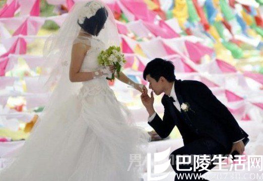 张杰婚礼现场向谢娜求婚