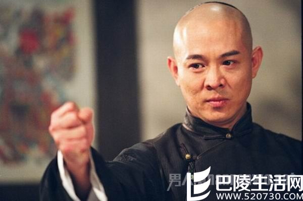 李连杰被曝坐轮椅是真的吗 李连杰被曝坐轮椅是真的吗