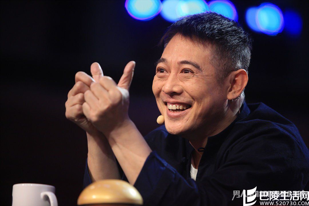 李连杰谈生病坐轮椅传闻