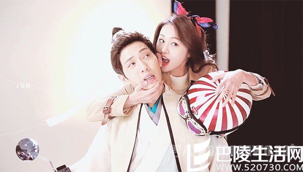 井柏然郑爽为相爱穿梭千年拍海报 井柏然郑爽为相爱穿梭千年拍海报