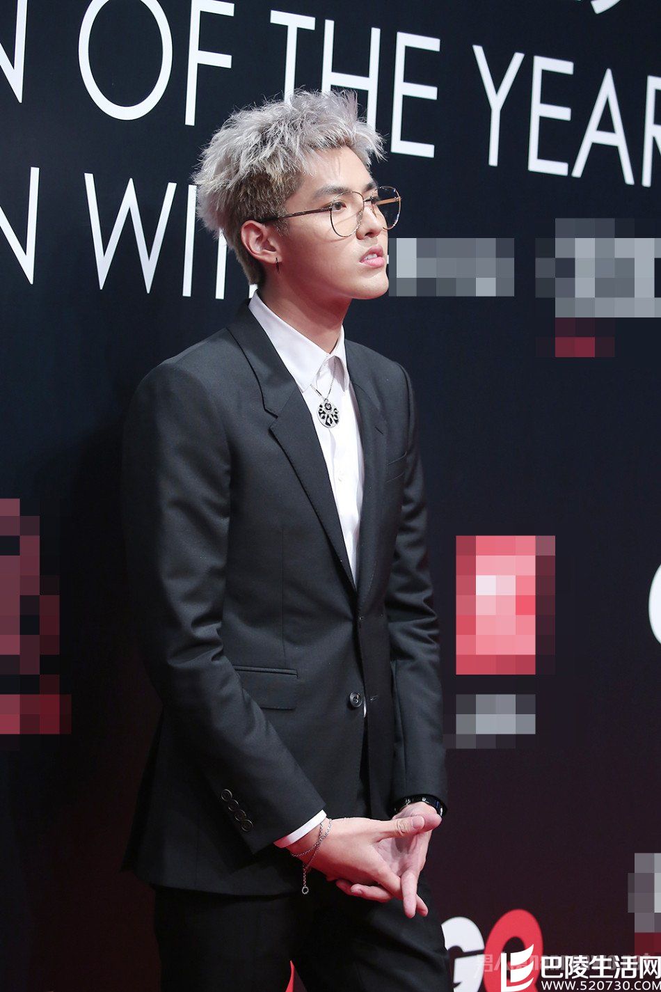 吴亦凡银色头发抢眼