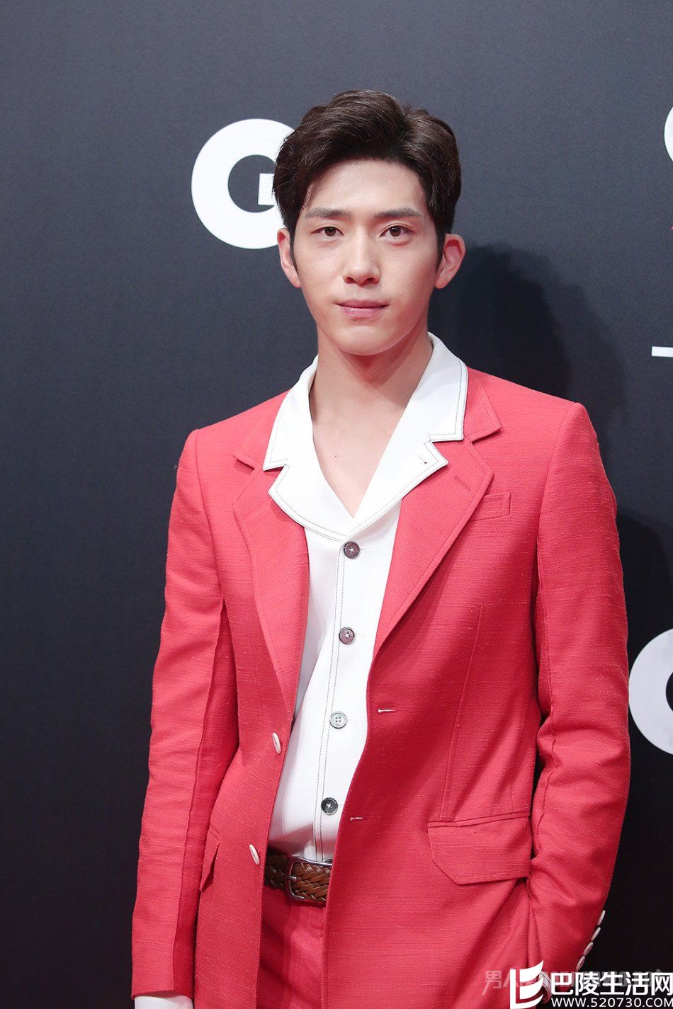 井柏然红色西装秒杀