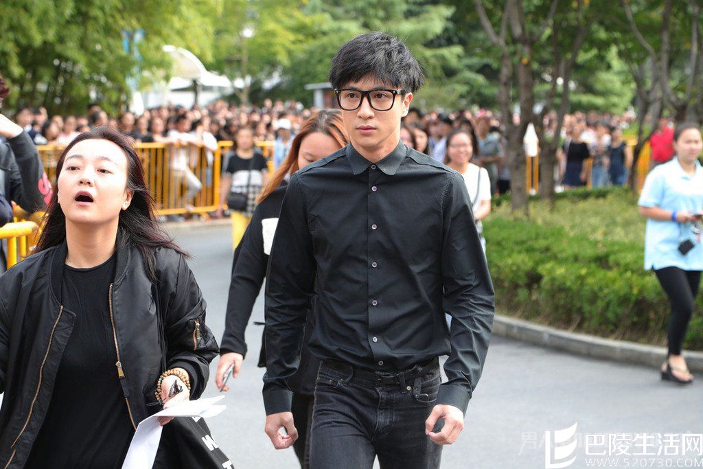 薛之谦赴乔任梁追悼会 薛之谦赴乔任梁追悼会