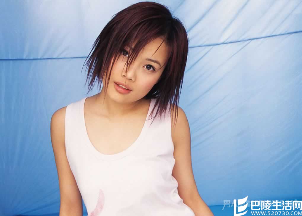 容祖儿父亲被人贴街招追债 容祖儿父亲被人贴街招追债