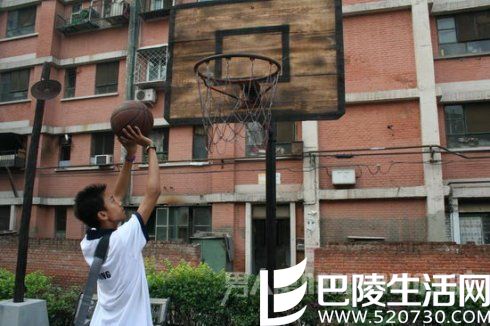 张一山扣篮对决 张一山扣篮对决