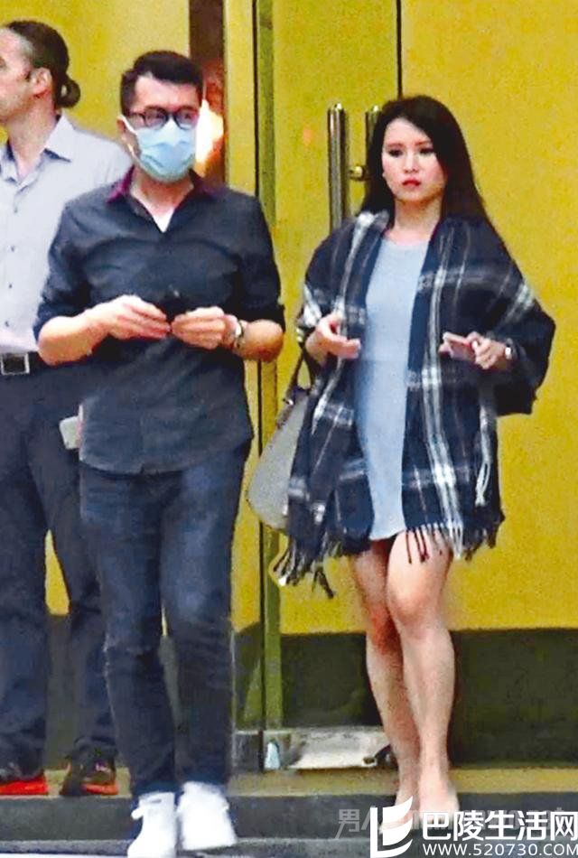 伍咏薇老公被拍到与34D嫩模出行