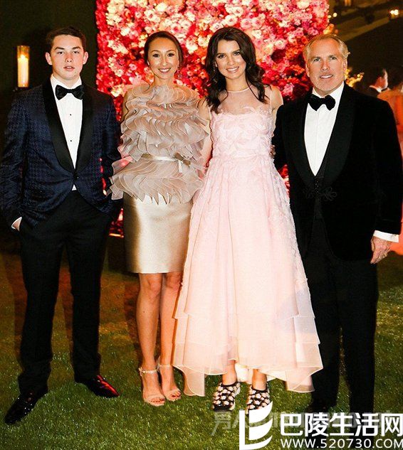 maya henry家人合影