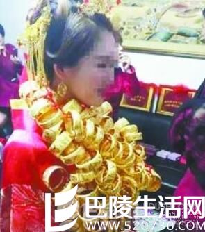 土豪婚礼挂上百万金镯