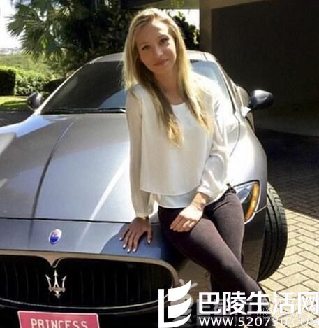 少女晒豪车