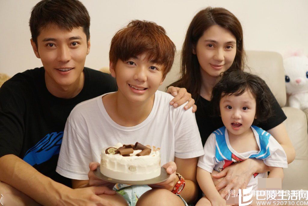 张丹峰一家四口 张丹峰一家四口