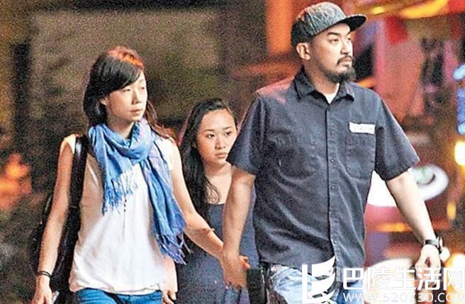 恭硕良与继女手牵手