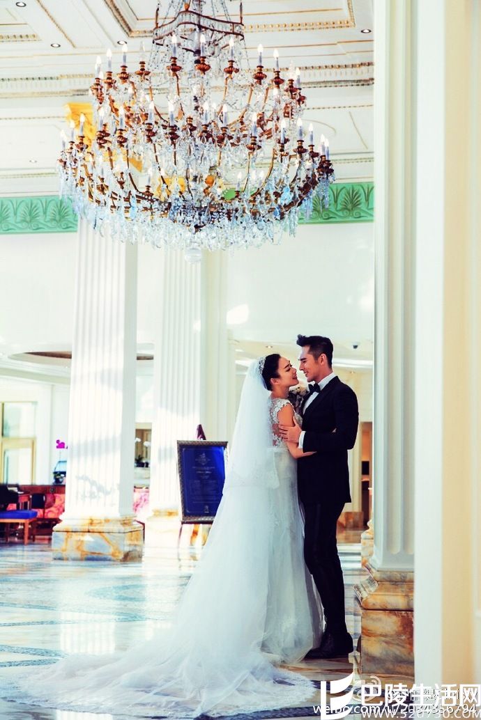 钟丽缇张伦硕健身房另类婚纱照曝光 狗粮喷一脸