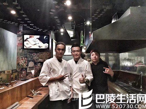 蒋劲夫在日料店打工