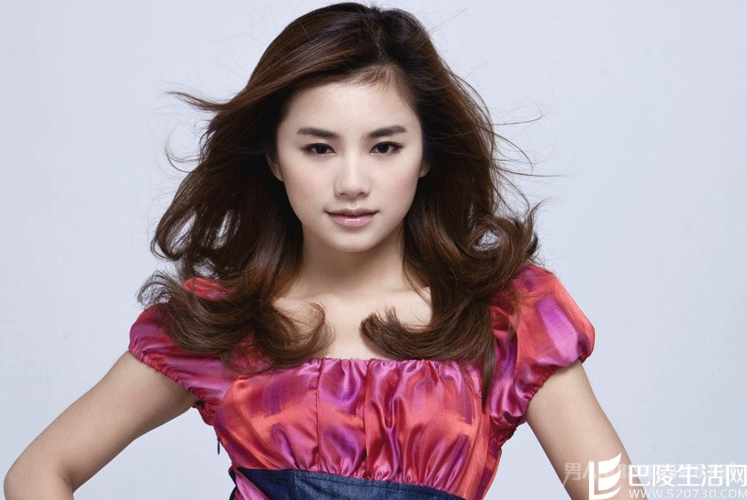 知名主持人伊一