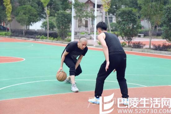 陈晓拍戏不忘打篮球 陈晓拍戏不忘打篮球