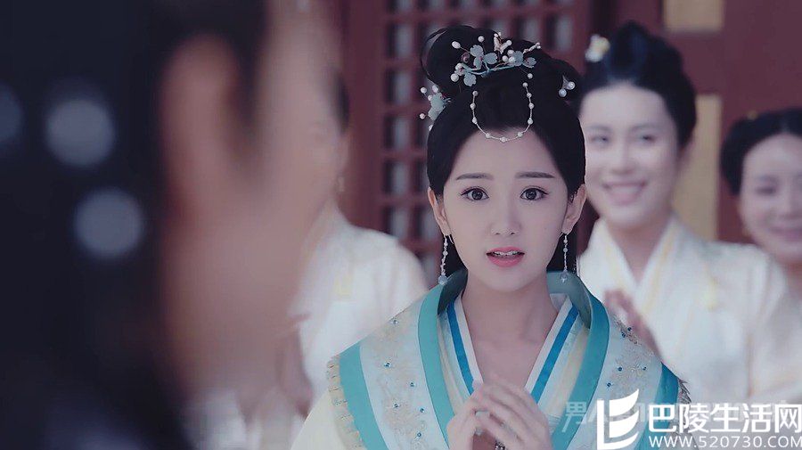 毛晓彤自喻绞杀榕