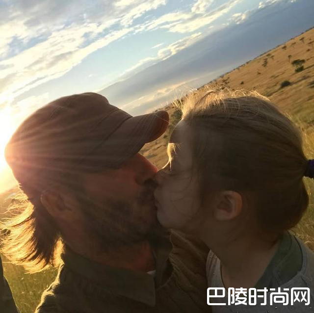 贝克汉姆小七亲吻照片