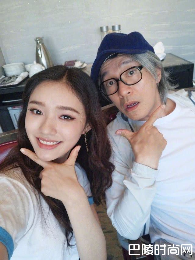 林允儿与星爷合照