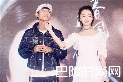 张一山 周冬雨照片