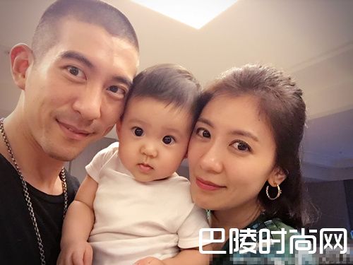 贾静雯一家照片