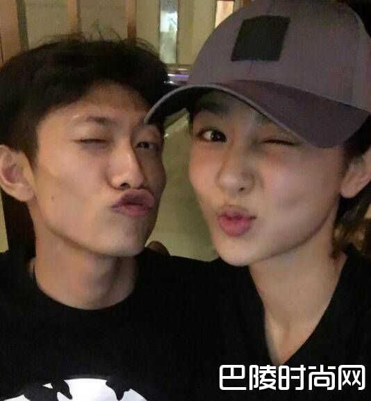 张一山样子亲吻照片