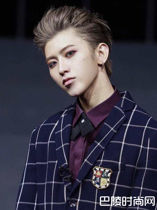 蔡徐坤妖艳照片