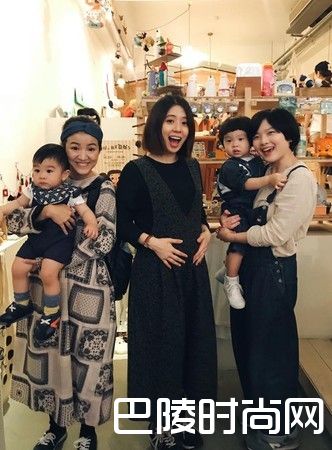 丁文琪与朋友聚会照片