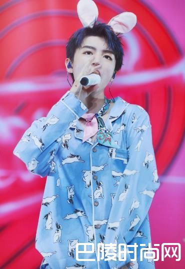 王俊凯疑似整容照片