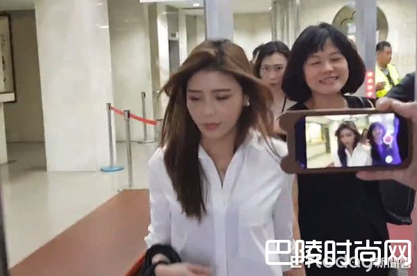 倪安东老婆照片