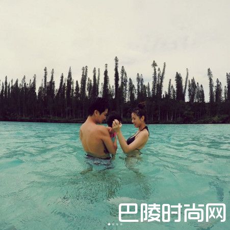 方志友戏水照片