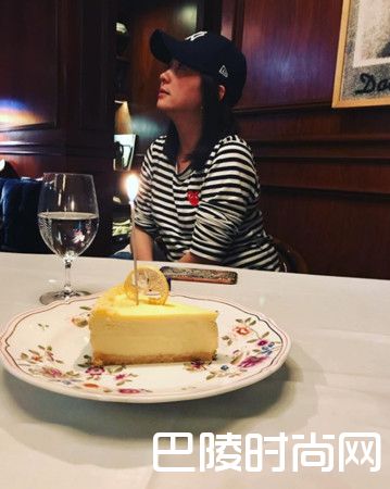 李易老婆六月照片