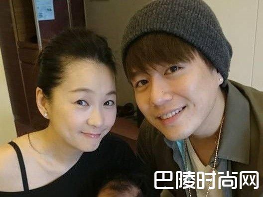 李易和六月照片