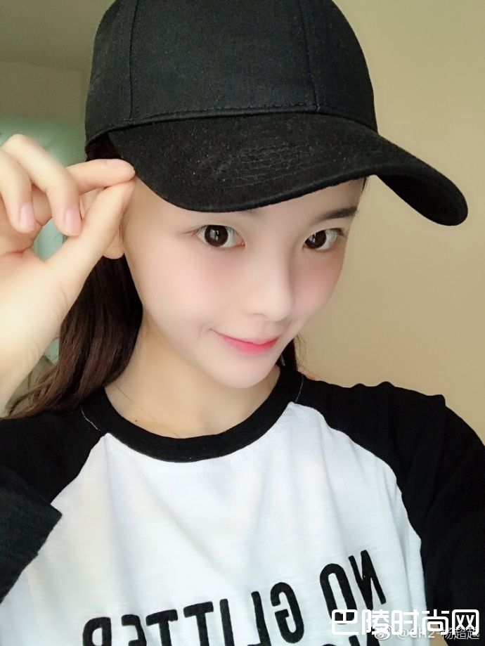 杨超越微博图片