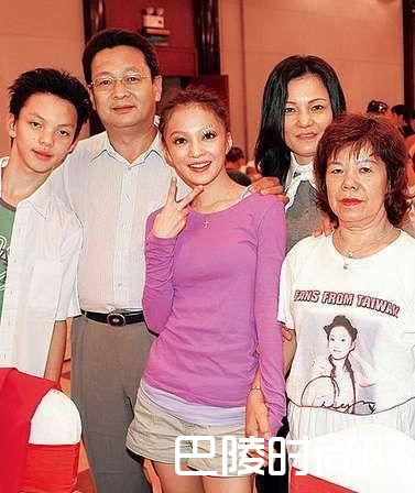 张韶涵家人照片