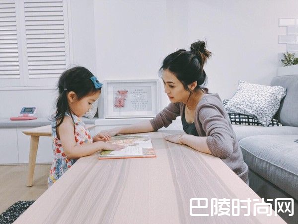 陈佩佩和女儿照片