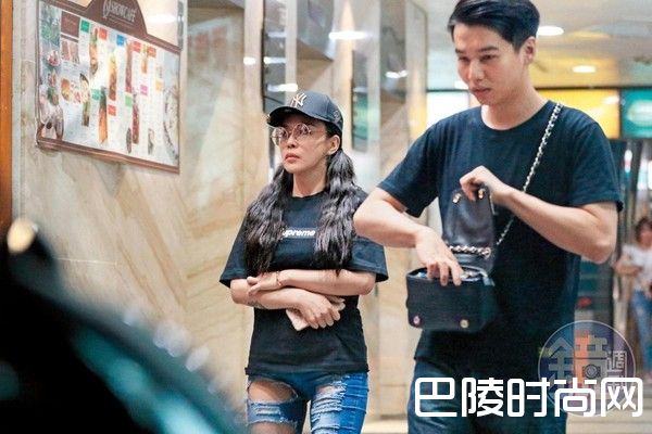 牛奶儿约会照片