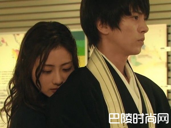 石原聪美和山下智久照片