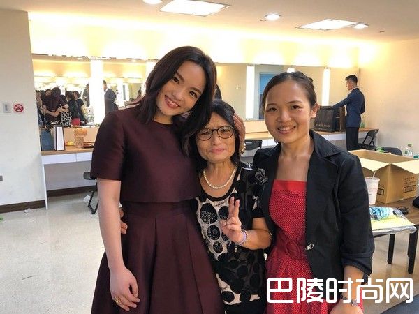 徐佳莹和妈妈照片