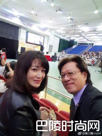 陈少霞和老公照片