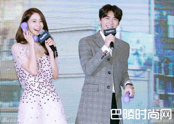 李易峰林允儿照片