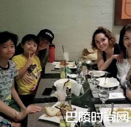 张柏芝和妈妈照片