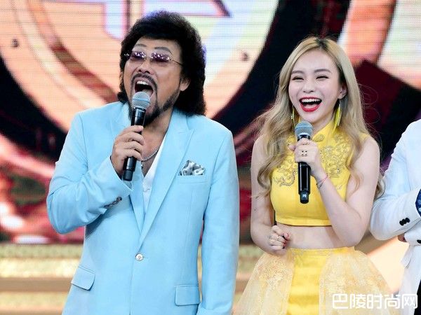 斯亚和张菲照片