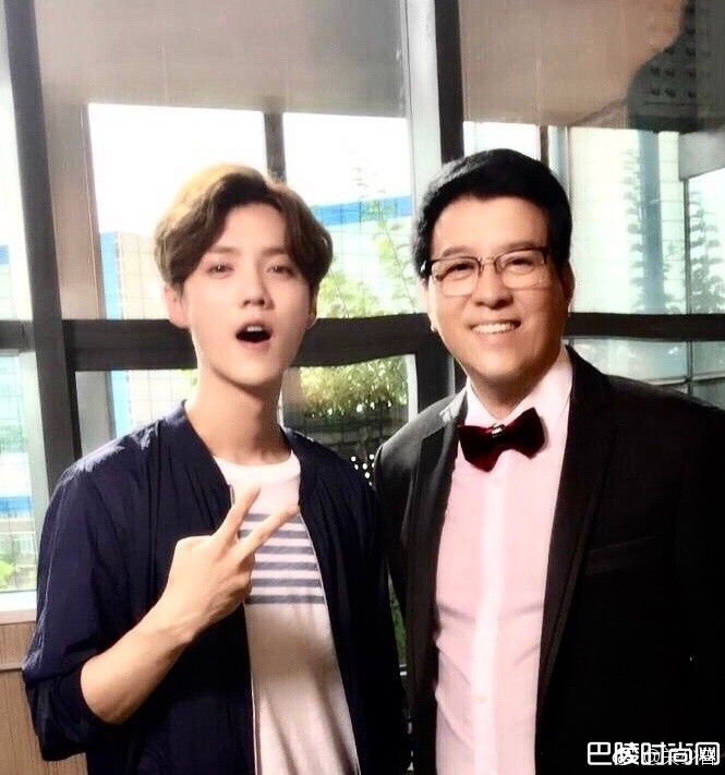 关晓彤爸爸和鹿晗合照