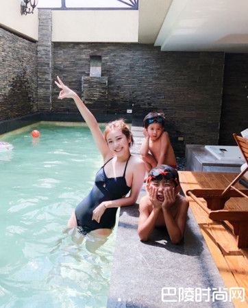 张景岚泳装写真