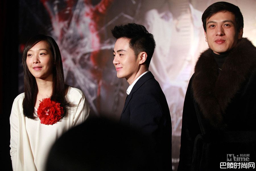 何杜娟和余少群照片