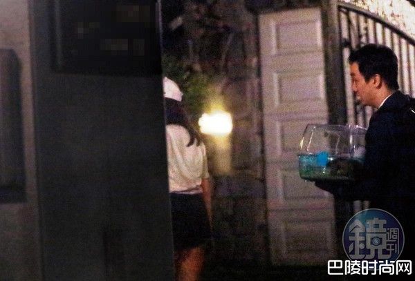 6/9 01：49，林佩瑶跟武俊杰前后进了家门，然后两人再也没有出来。